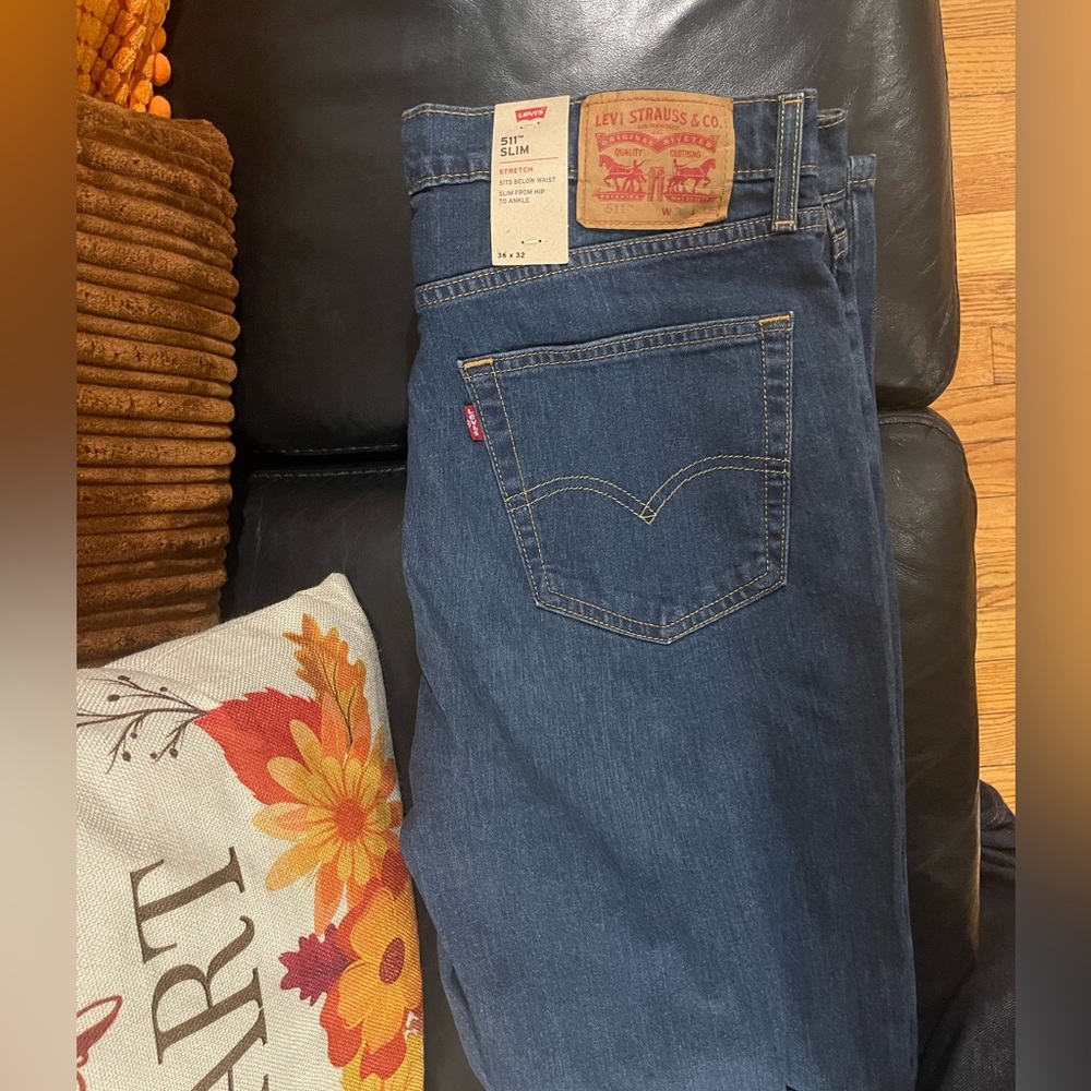 Levi’s - Picture 2 of 2